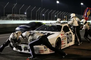 people reparing nascar