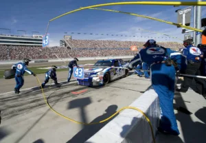 nascar changing tires racing